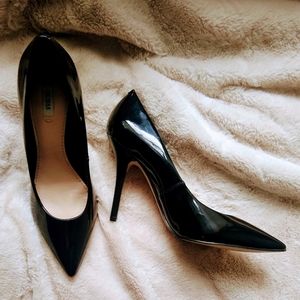 Guess pointy toe patent leather 4in pumps